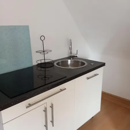 Gemuetliche Dachgeschosswohnung 아파트 *