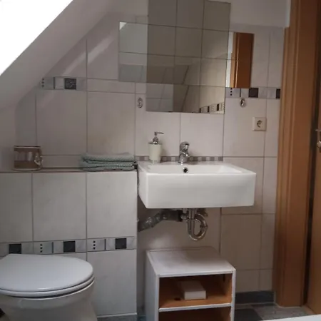 Gemuetliche Dachgeschosswohnung 아파트 *