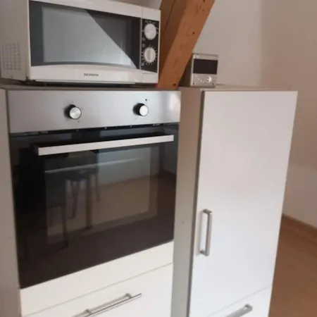 Gemuetliche Dachgeschosswohnung 아파트